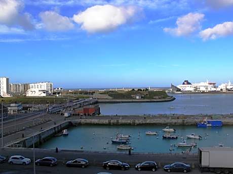 Standard Queen Room with Sea View
