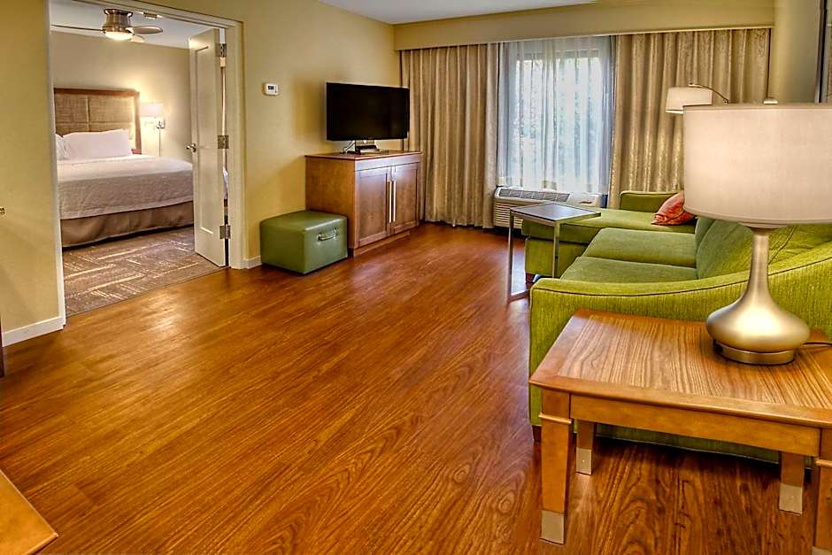 Hampton Inn By Hilton And Suites Asheville Airport