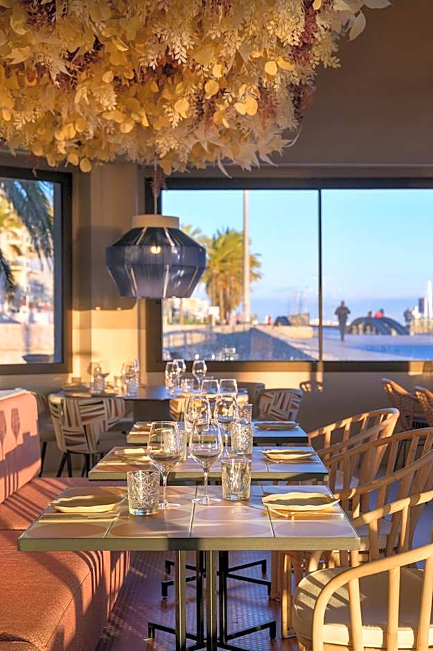 Akquaaa Boutique Hotel