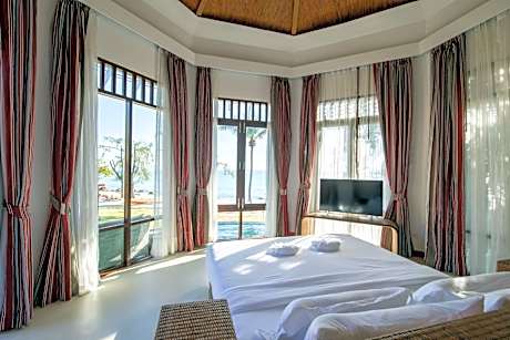 Beachfront Pool Villa