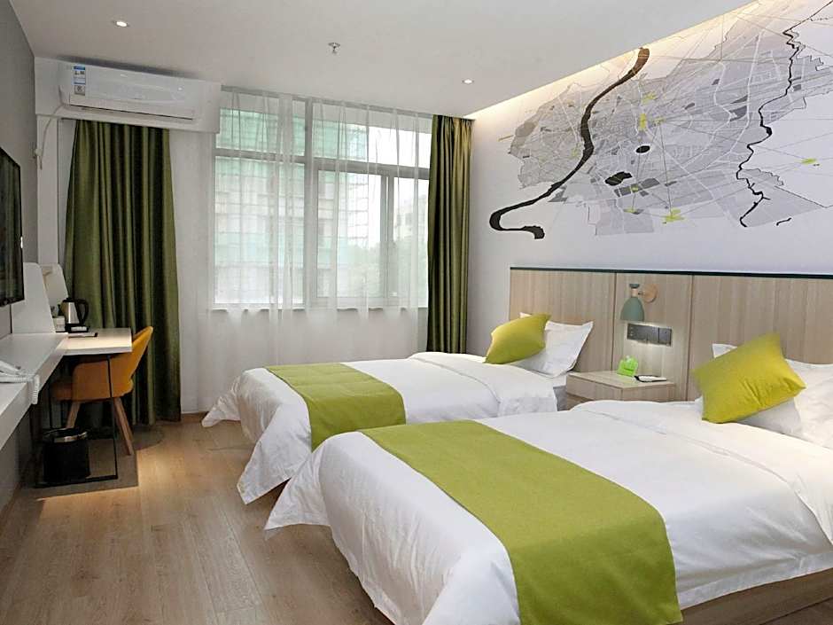 Vatica Hotel Anqing Wuyue Square Bo'ai Hospital