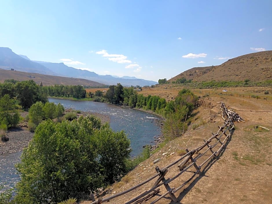 Yellowstone Valley Inn