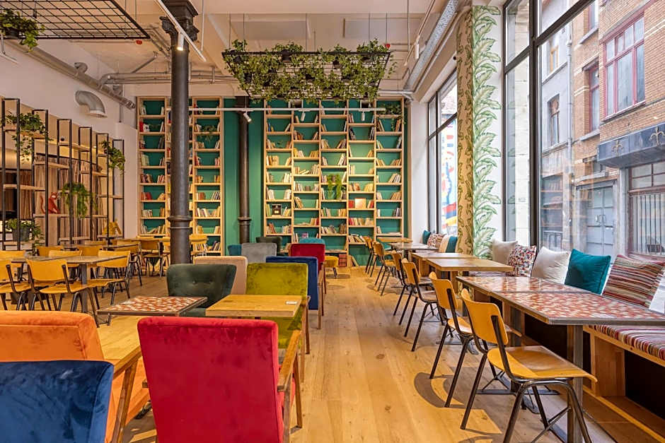 Aris Grand Place Hotel