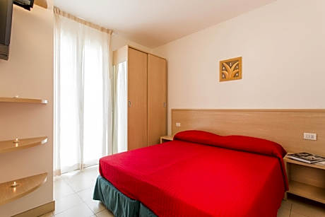 One-Bedroom Apartment (3 Adults)
