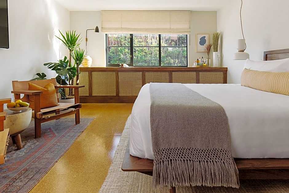 Silver Lake Pool & Inn