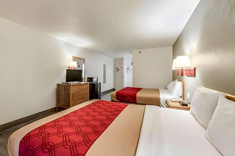 Econo Lodge Truman Inn