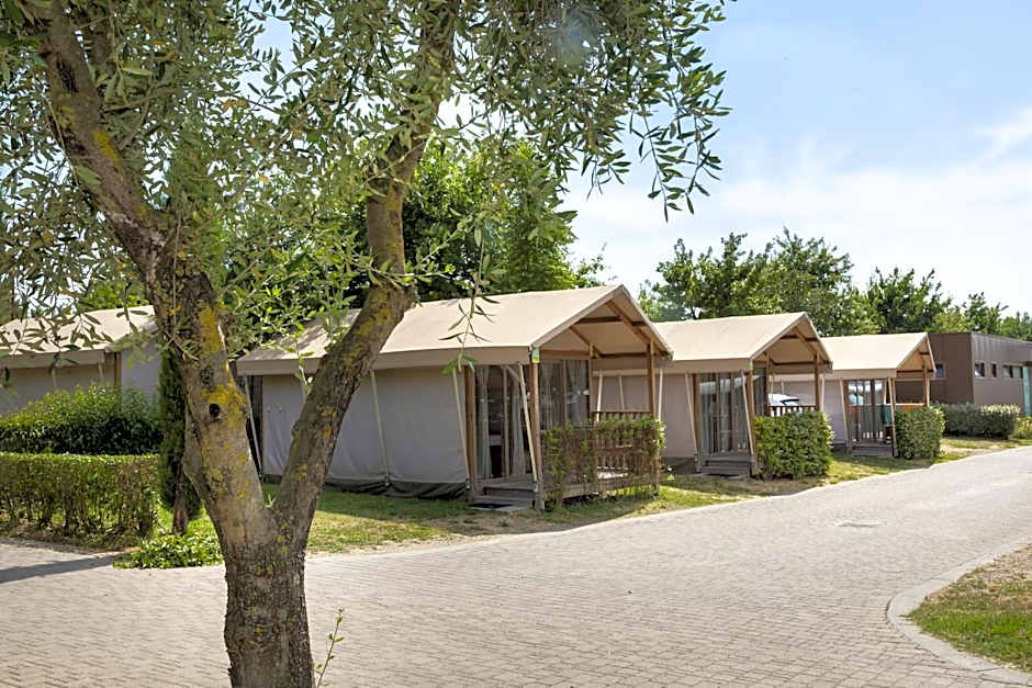 hu Venezia Camping in Town