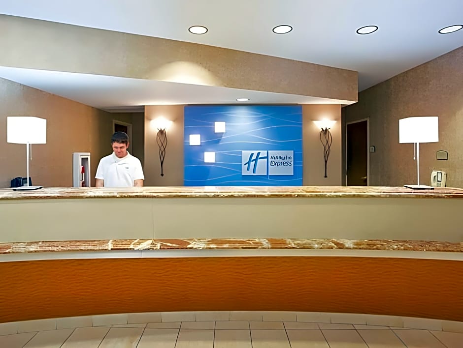 Holiday Inn Express Hotel & Suites Saginaw By IHG