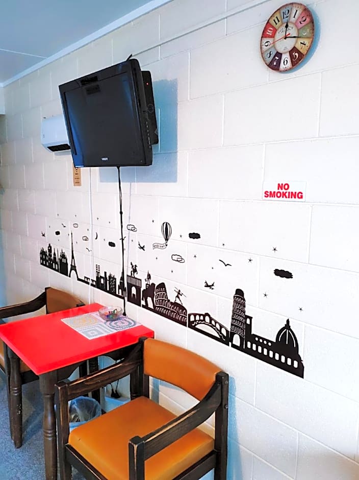 Junction Motel Sanson-Truck Motel