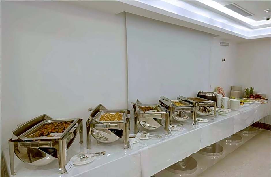 Zaha Al Munawara Hotel