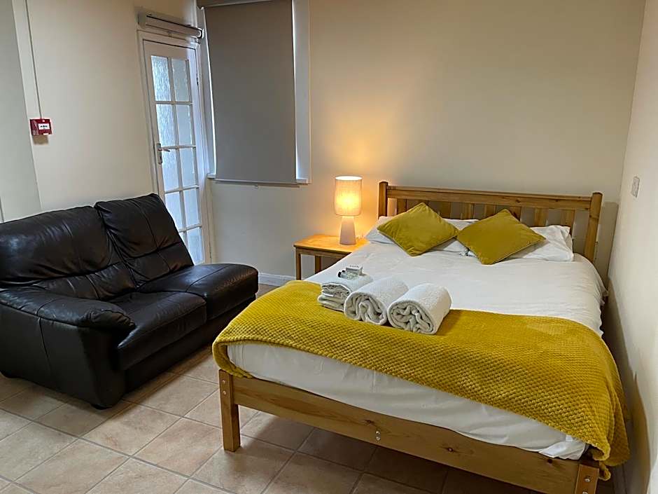 Hollybush Guest House