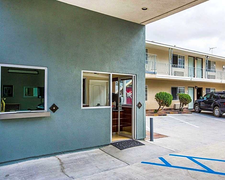Inn at 50 - Long Beach Convention Center