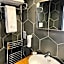 8 Rooms Hotel