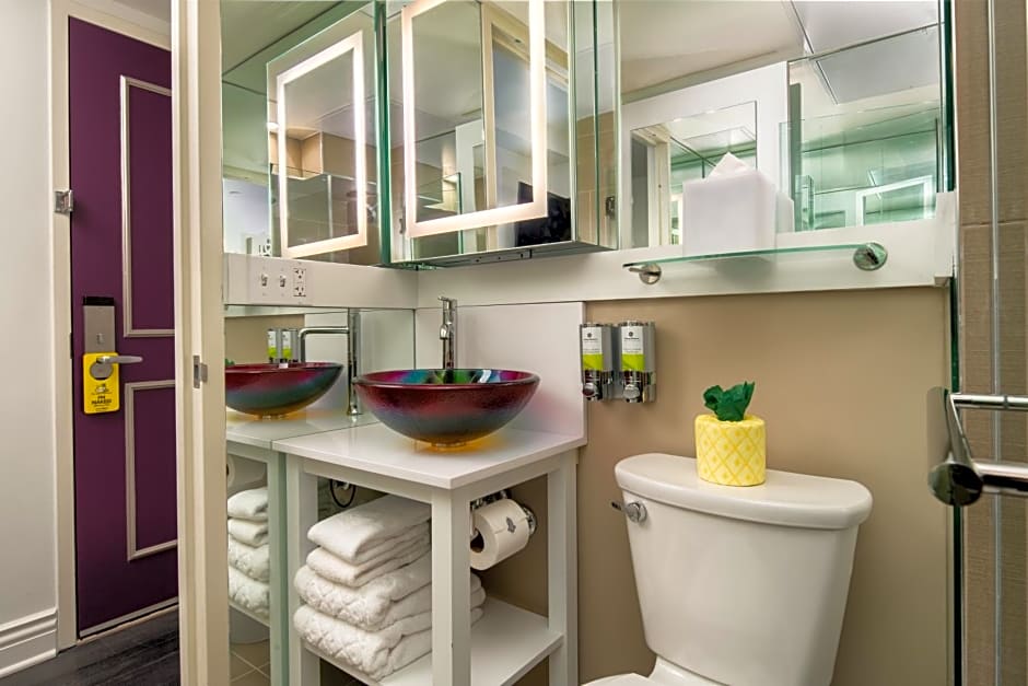 Staypineapple, An Artful Hotel, Midtown