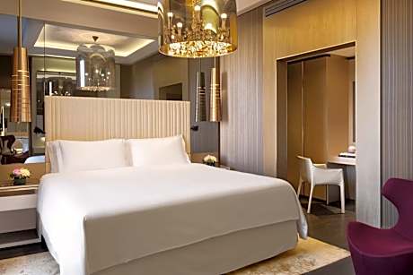 Signature Suite