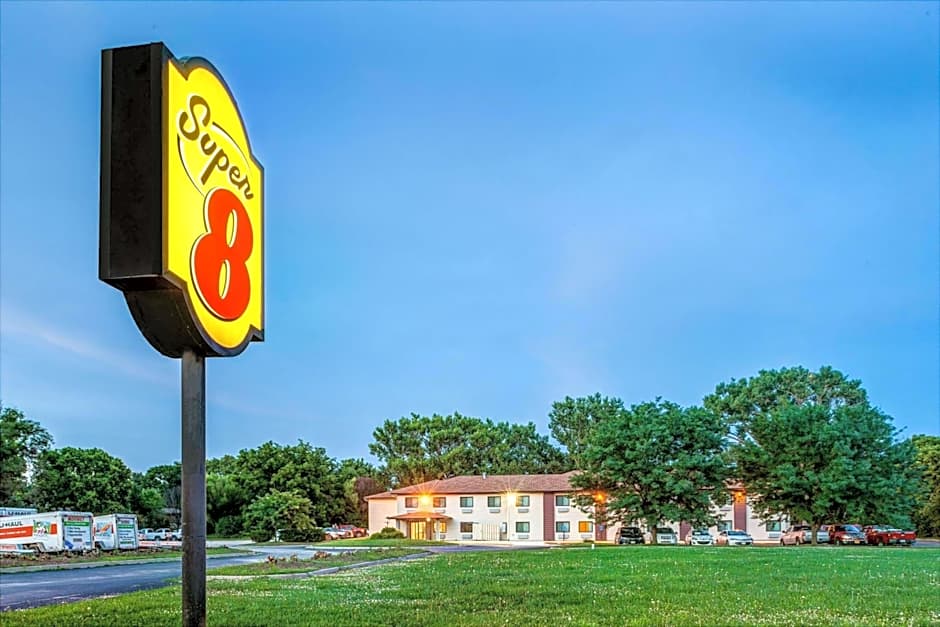 Photo 1 of 33 of Super 8 by Wyndham Blair