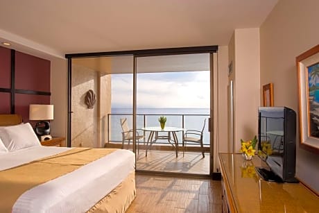 One-Bedroom Suite with Ocean Front Premium View