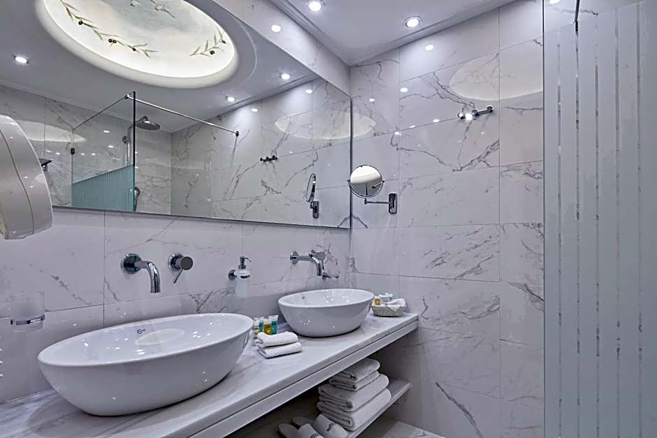 Ava Hotel and Suites