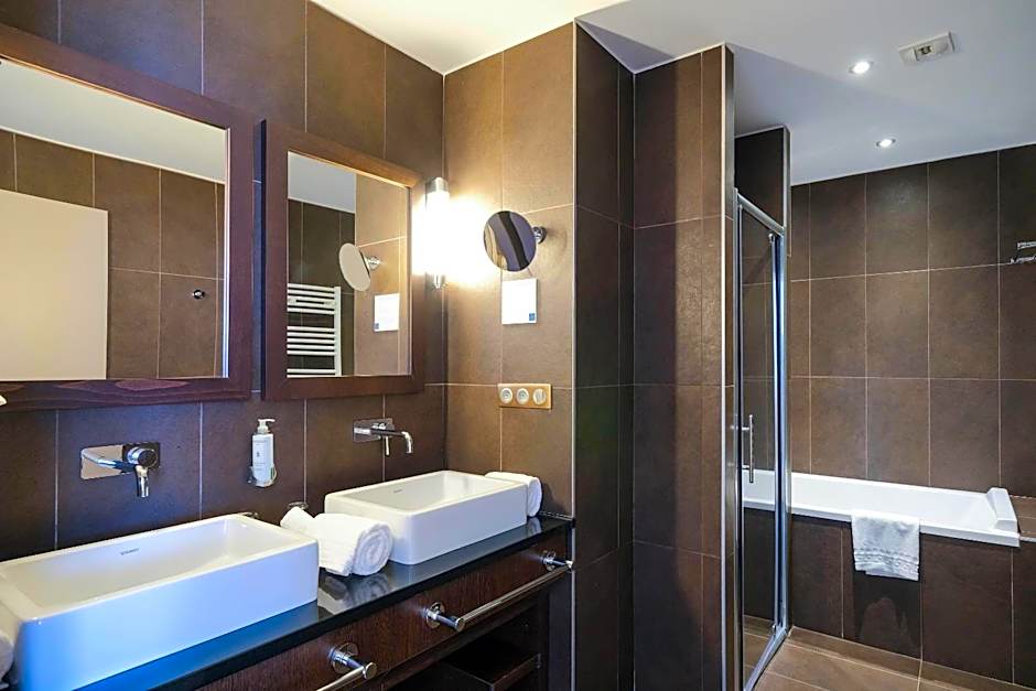 Zenitude Hotel la Valadiere, an Ascend Collection Hotel
