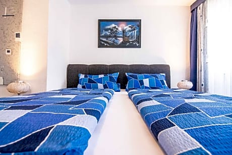 Vierbettzimmer-Standard-Eigenes Badezimmer-4BZS