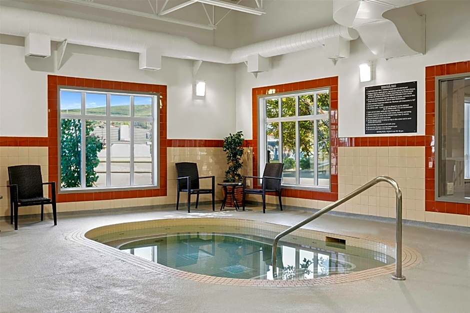 Ramada by Wyndham Drumheller Hotel & Suites