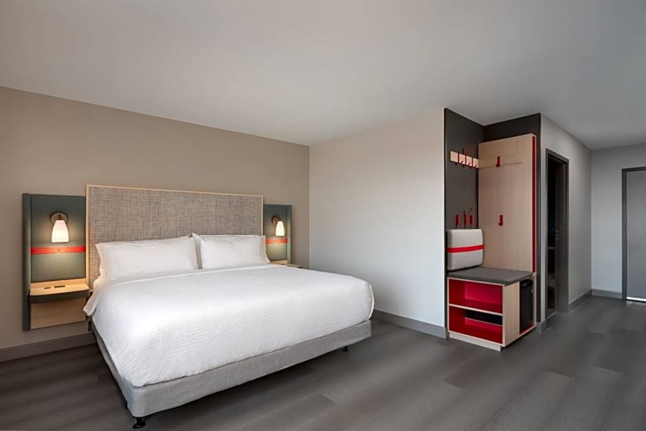 avid hotel Oak Creek By IHG