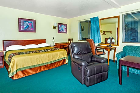 3 Queen Beds Non-Smoking