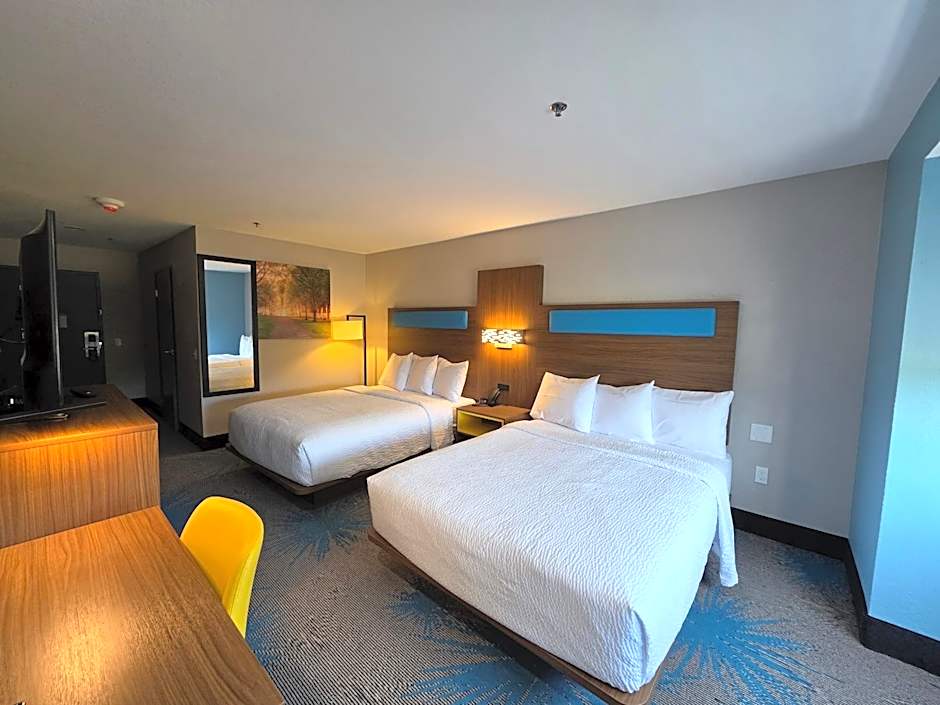 Days Inn & Suites by Wyndham Brandon Amphitheater