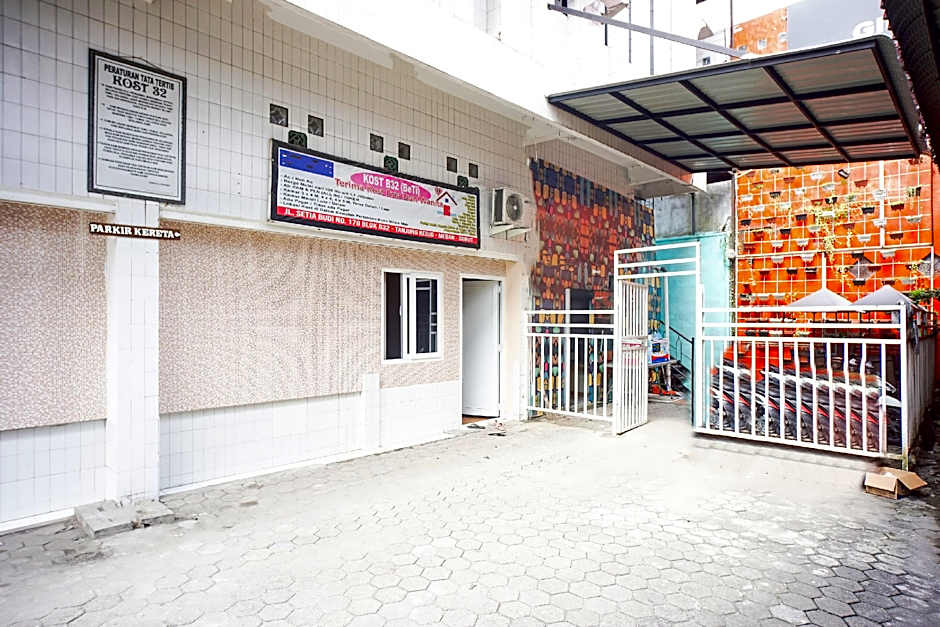 OYO 93003 B32 Homestay