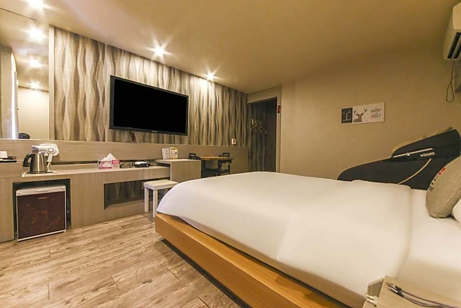 Hotel M story