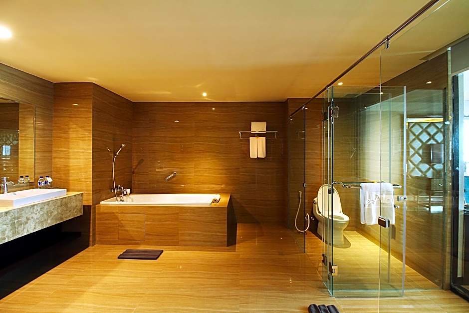 The Alana Hotel and Convention Center  Solo by ASTON