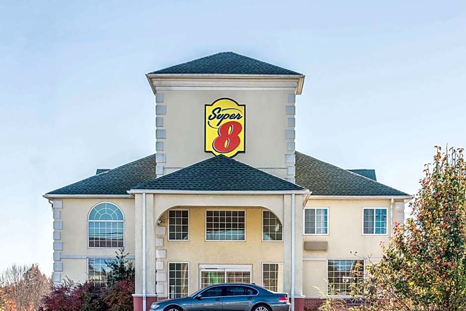 Super 8 by Wyndham Harrisburg Hershey North