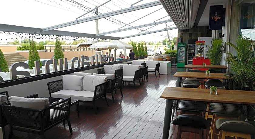 Chaisaeng Palace Hotel