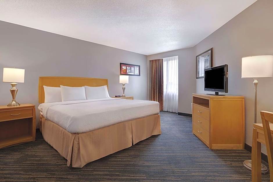 Days Inn by Wyndham Niagara Falls Near The Falls
