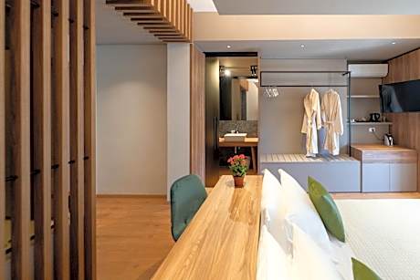 Deluxe Double Room with Bath