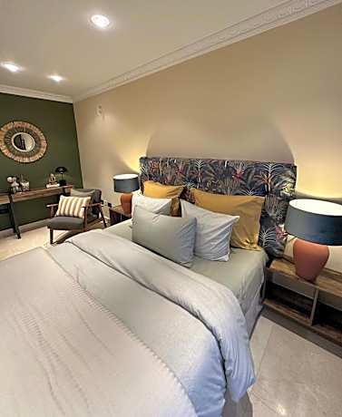 Deluxe Double Room with Balcony, Sea View and Shared Kitchen