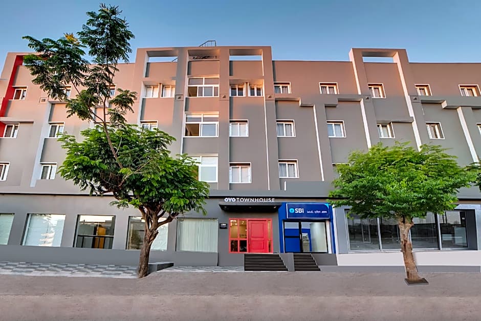 OYO Townhouse 234 Shamashbad Sbi Building