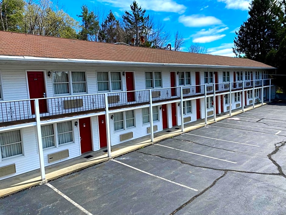 Economy Lodge 682 Main St Sturbridge