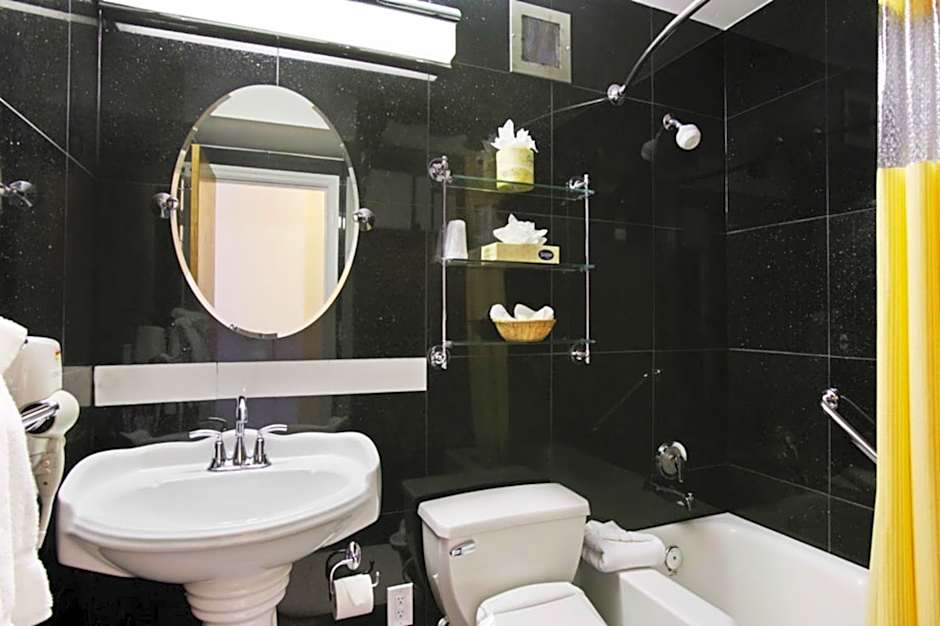 Ramada by Wyndham North Bergen