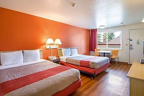 2 Queen Beds | Non-Smoking