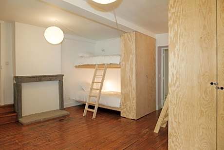 Bed in 4-Bed Mixed Dormitory Room