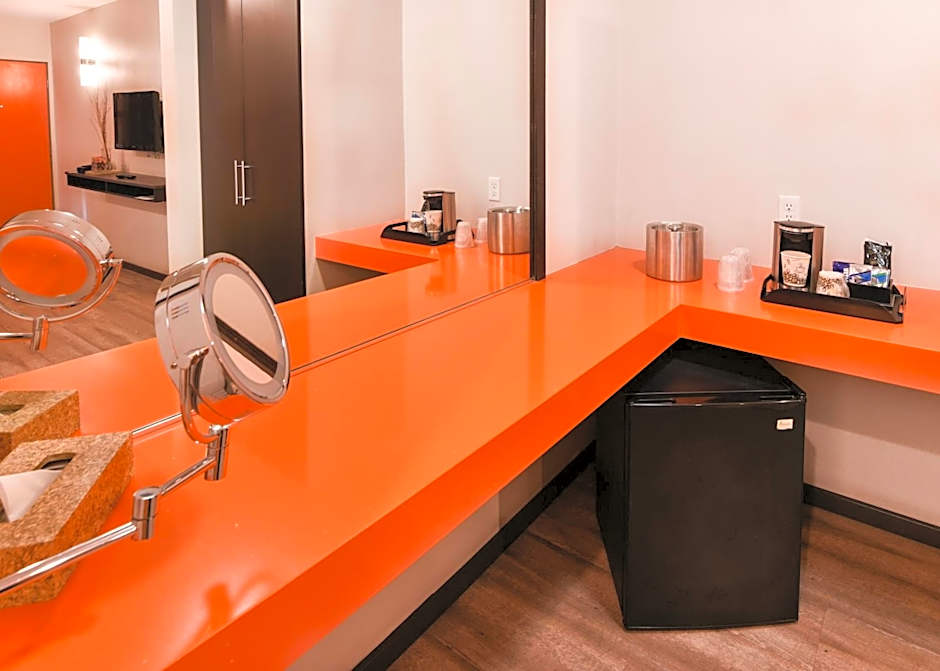 The Tangerine - a Burbank Hotel