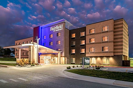 Fairfield by Marriott Inn & Suites Kansas City at The Legends