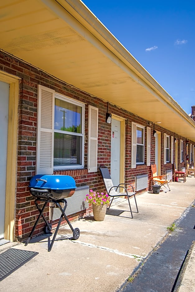 Centralia Motel near Downtown by OYO