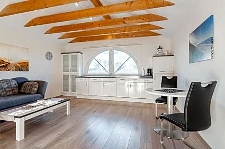 Apartment with Lake View