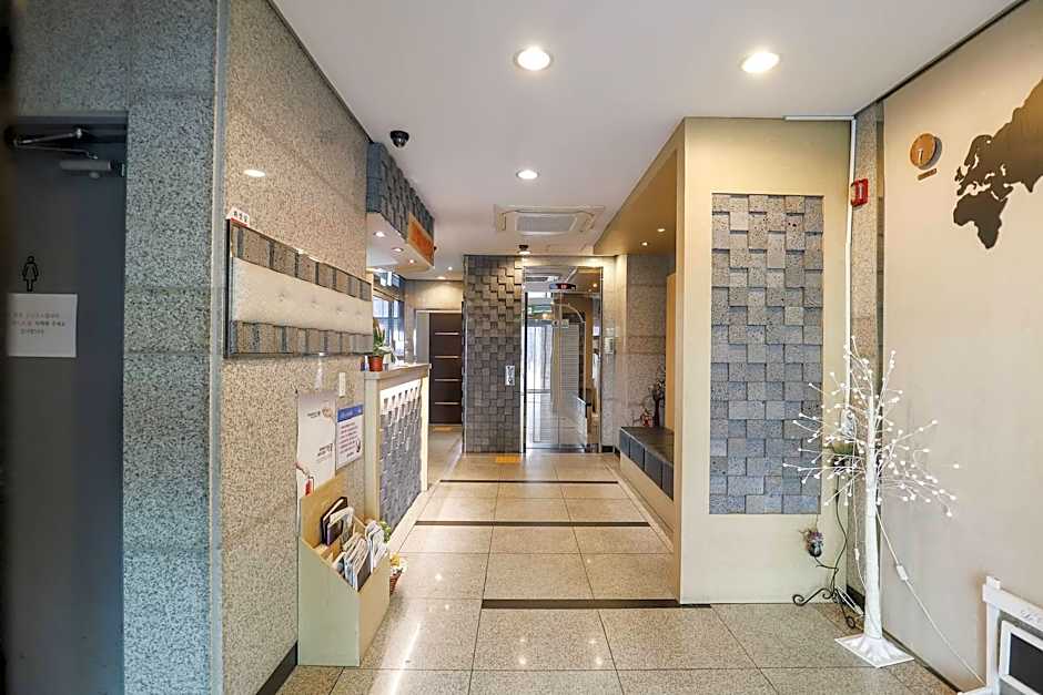 Ean Residence