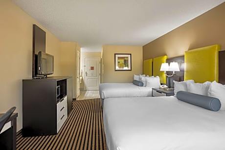 2 Queen Beds Non-Smoking Microwave And Refrigerator Wi-Fi Full Breakfast