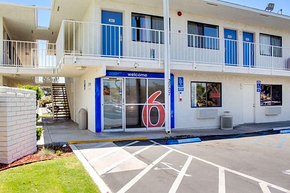 Motel 6-Bakersfield, CA - South