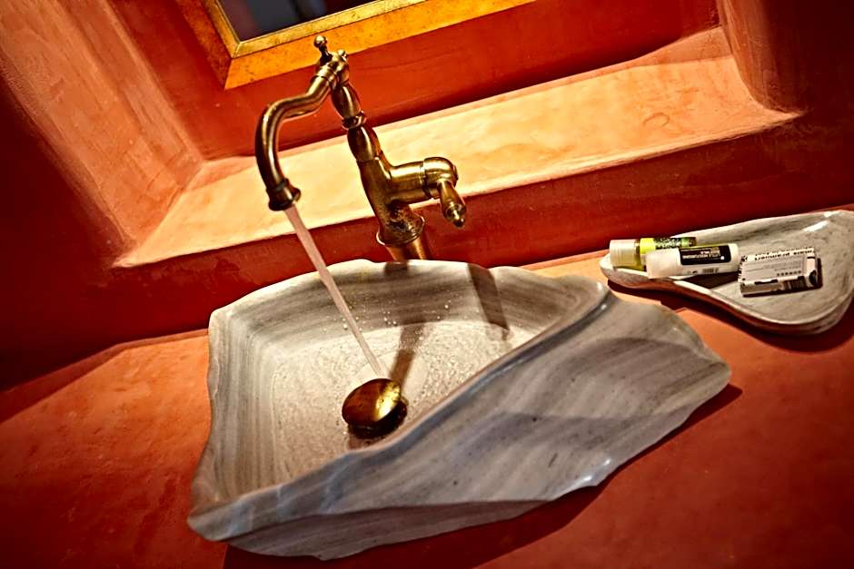 Voreina Gallery Suites
