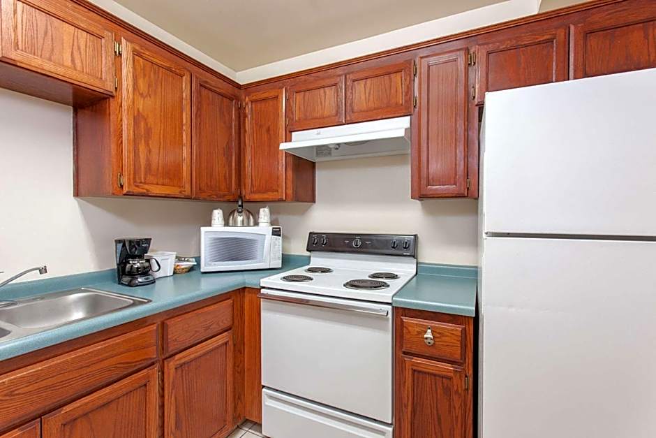 Ramada by Wyndham Fresno Northwest